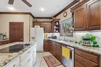 1101 Garden Park Cir, Tyler, TX 75703 - Photo 9