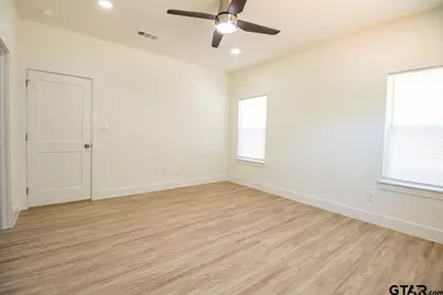 525 N Washington Street, Grand Saline, TX 75140 - Photo 17