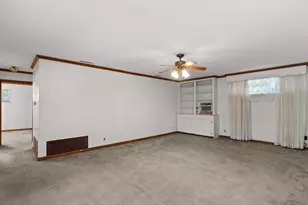 216 Hickory St, Gladewater, TX 75647 - Photo 5