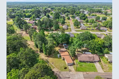 216 Hickory St, Gladewater, TX 75647 - Photo 33