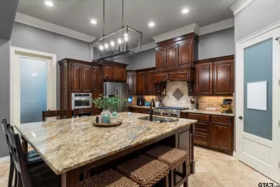 3903 Clarkway Place, Longview, TX 75605 - Photo 11