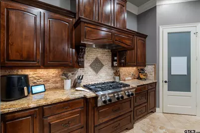 3903 Clarkway Place, Longview, TX 75605 - Photo 9