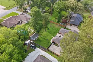8229 Columbia Dr, Tyler, TX 75703 - Photo 3