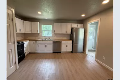 704 Lillian St, Wills Point, TX 75169 - Photo 5