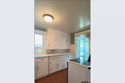 1302 S Main St, Henderson, TX 75654 - Photo 11