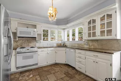 2002 Robertson Ave, Tyler, TX 75701 - Photo 17
