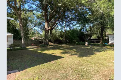 213 E Magnolia Dr, Mt Pleasant, TX 75455 - Photo 19
