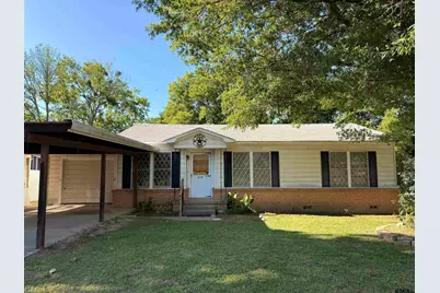 213 E Magnolia Dr, Mt Pleasant, TX 75455 - Photo 1