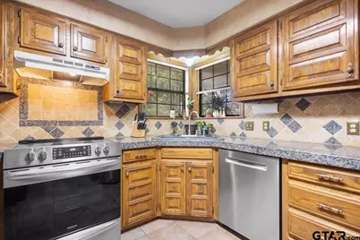 13804 Birchwood Cir, Lindale, TX 75771 - Photo 17