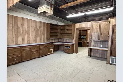 2010 W Gentry Pkwy, Tyler, TX 75702 - Photo 11