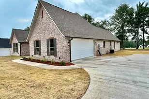 215 Clara Ln, Kilgore, TX 75662 - Photo 3