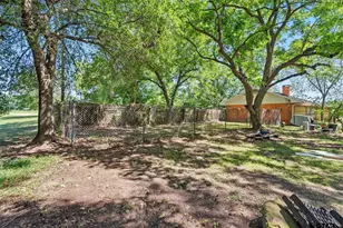 729 W Broad St, Oakwood, TX 75855 - Photo 33