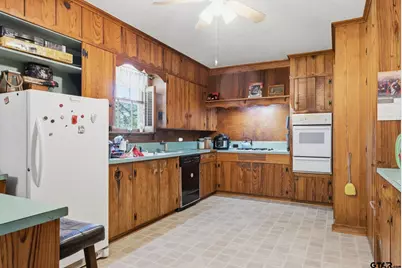 729 W Broad St, Oakwood, TX 75855 - Photo 31