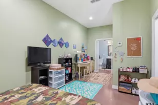 729 W Broad St, Oakwood, TX 75855 - Photo 19
