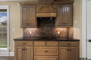 838 Carriage Dr, Tyler, TX 75703 - Photo 9