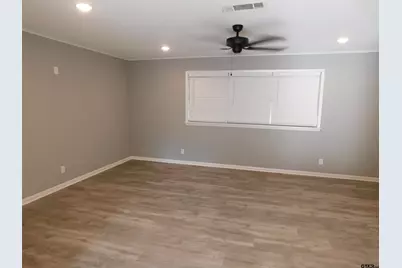 303 S Langham St, Troup, TX 75789 - Photo 5