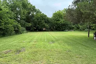 704 Lillian St, Wills Point, TX 75169 - Photo 3