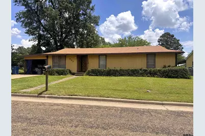 302 N O'Tyson, Mt Pleasant, TX 75455 - Photo 1