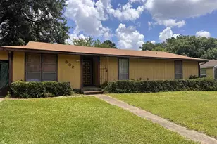 302 N O'Tyson, Mt Pleasant, TX 75455 - Photo 3
