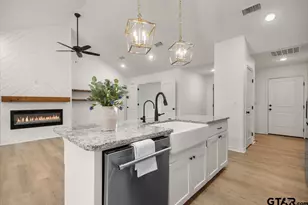 111 Lainey Ln, Mineola, TX 75773 - Photo 5