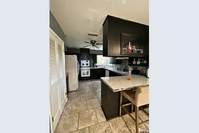 410 E 4th Street, Mount Pleasant, TX 75455 - Photo 11