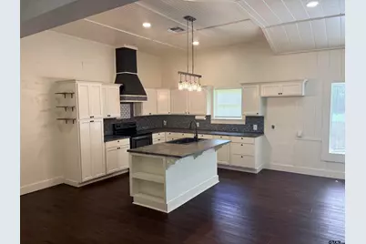 605 E Calvert, Troup, TX 75789 - Photo 13