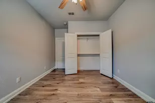 2006 W Oakwood St, Tyler, TX 75702 - Photo 5