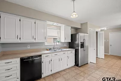 2802 Anita Ln, Tyler, TX 75703 - Photo 9