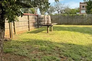 823 S Magnolia St, Palestine, TX 75801 - Photo 7