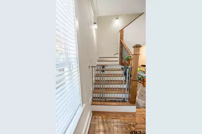 200 W Van St, Lindale, TX 75771 - Photo 25