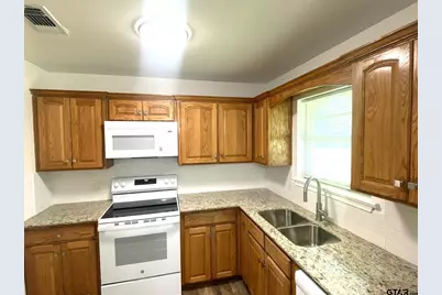 505 Red Springs Ave, Mt Pleasant, TX 75455 - Photo 5