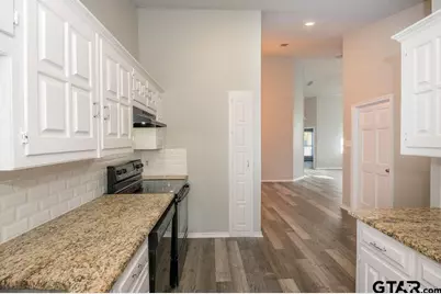5919 Hollytree Dr, Tyler, TX 75703 - Photo 13