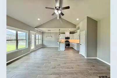 332 Kingdom Blvd, Lindale, TX 75771 - Photo 3
