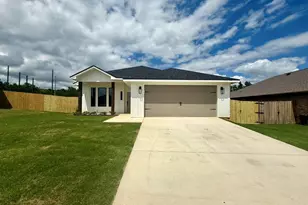 17430 Crossing Cir, Lindale, TX 75771 - Photo 1