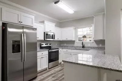 106 Royal St, Gilmer, TX 75645 - Photo 11