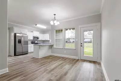 106 Royal St, Gilmer, TX 75645 - Photo 17