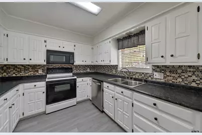 15544 Nell Lynn Ln, Tyler, TX 75707 - Photo 17