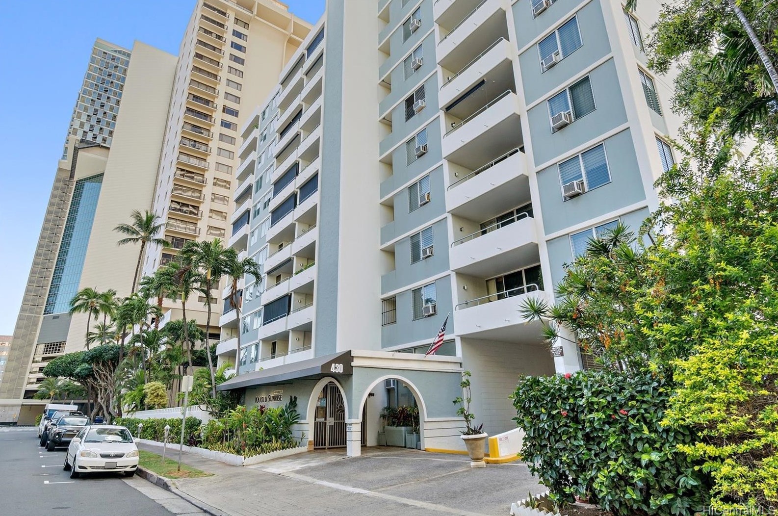 430 Kaiolu St, Honolulu HI 96815-2232 exterior