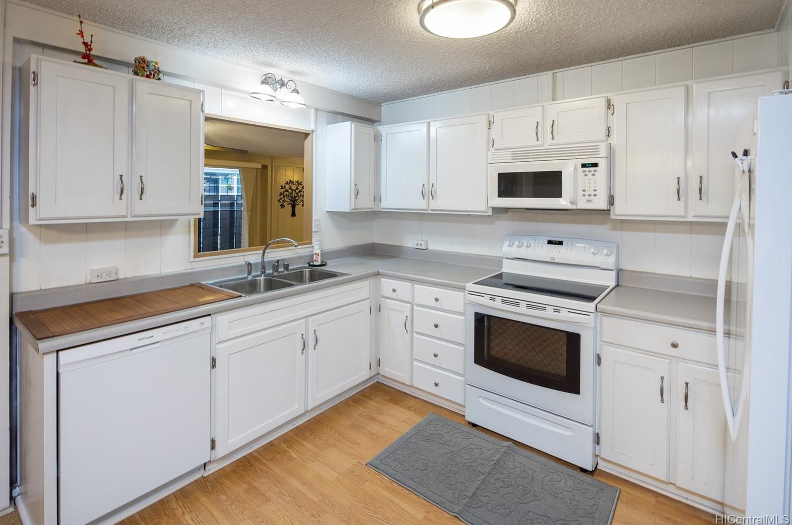 1312 Kaweloka St, Pearl City HI  96782-1939 exterior