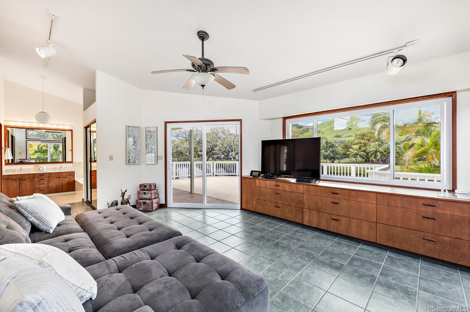 1203 Kainui Dr, Kailua HI  96734-1934 exterior