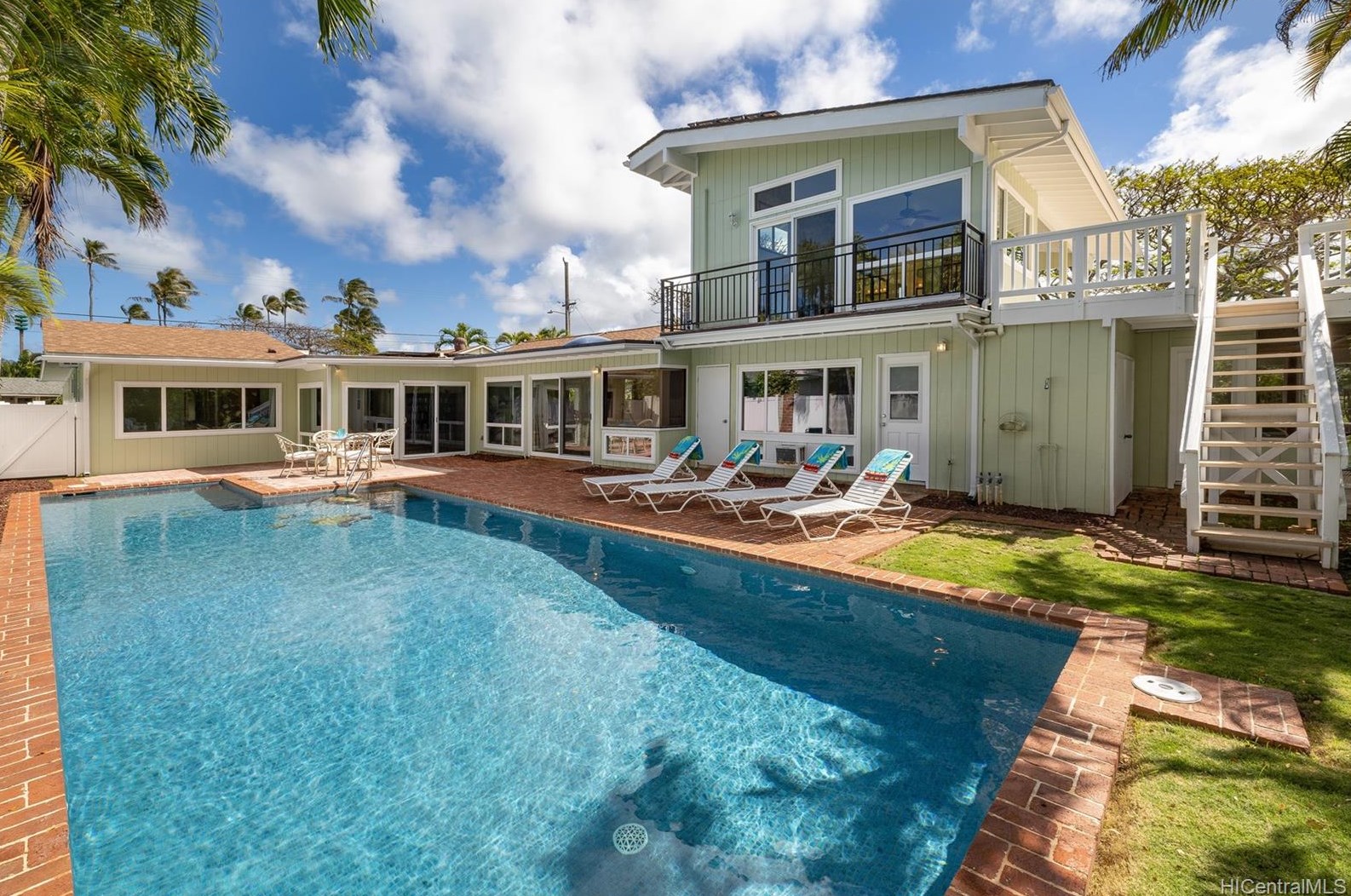 1203 Kainui Dr, Kailua HI  96734-1934 exterior