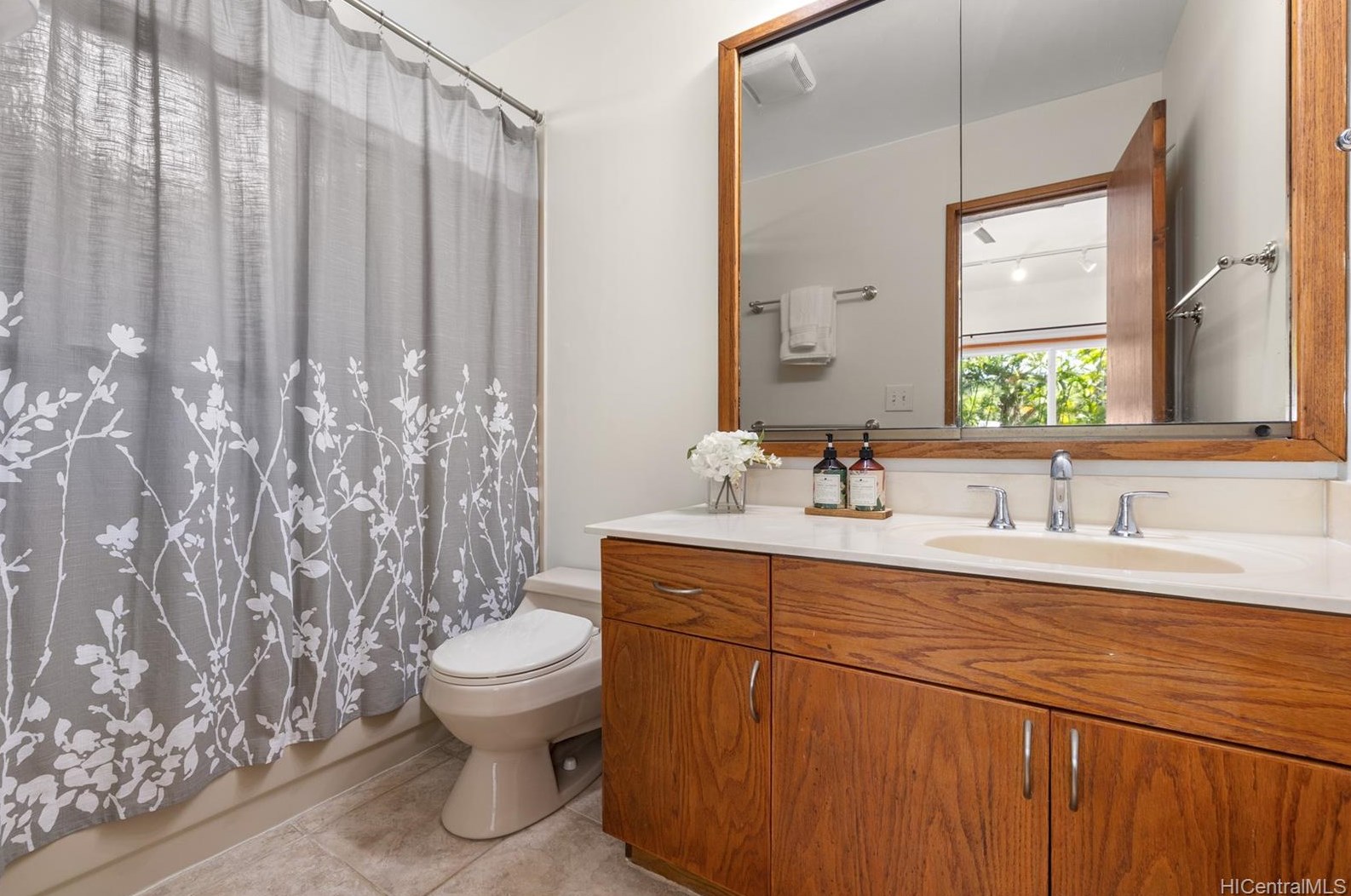 1203 Kainui Dr, Kailua HI  96734-1934 exterior