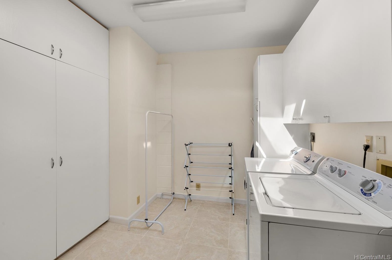 1203 Kainui Dr, Kailua HI  96734-1934 exterior