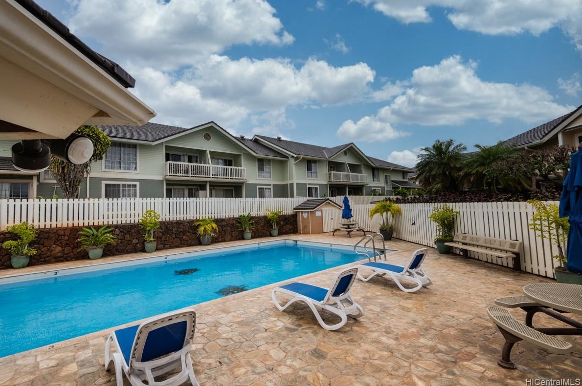 94-1505 Waipio Uka St, Waipahu HI  96797 exterior