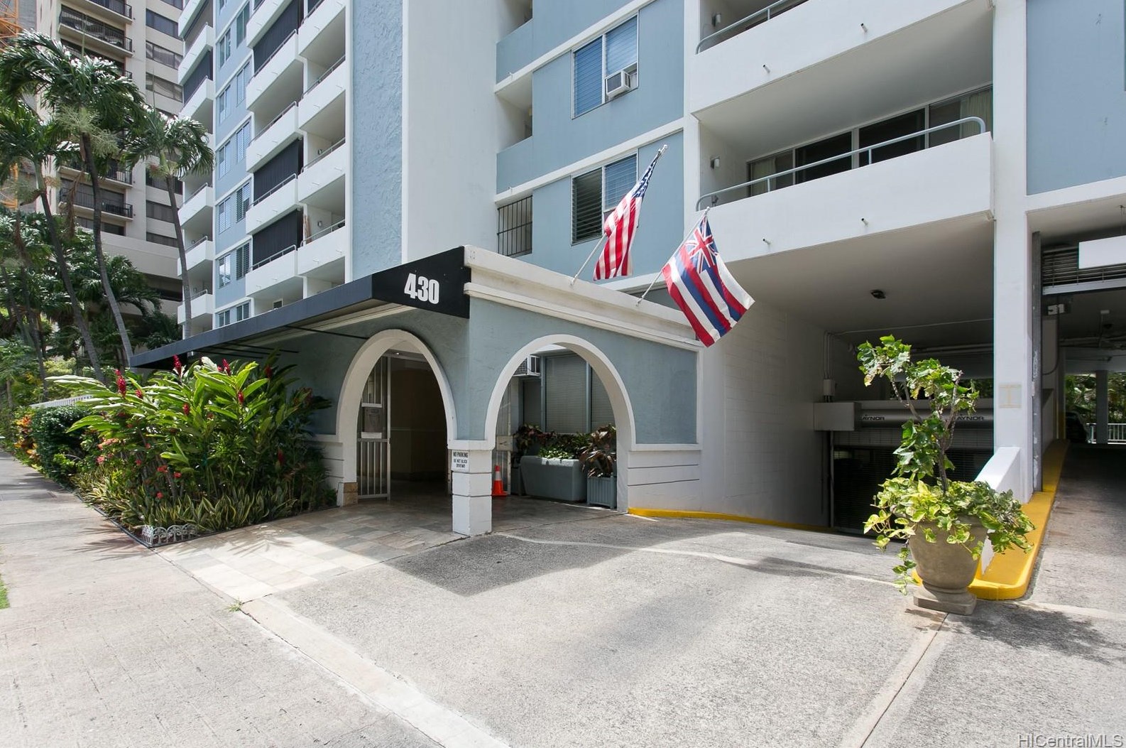 430 Kaiolu St, Honolulu HI  96815-2232 exterior