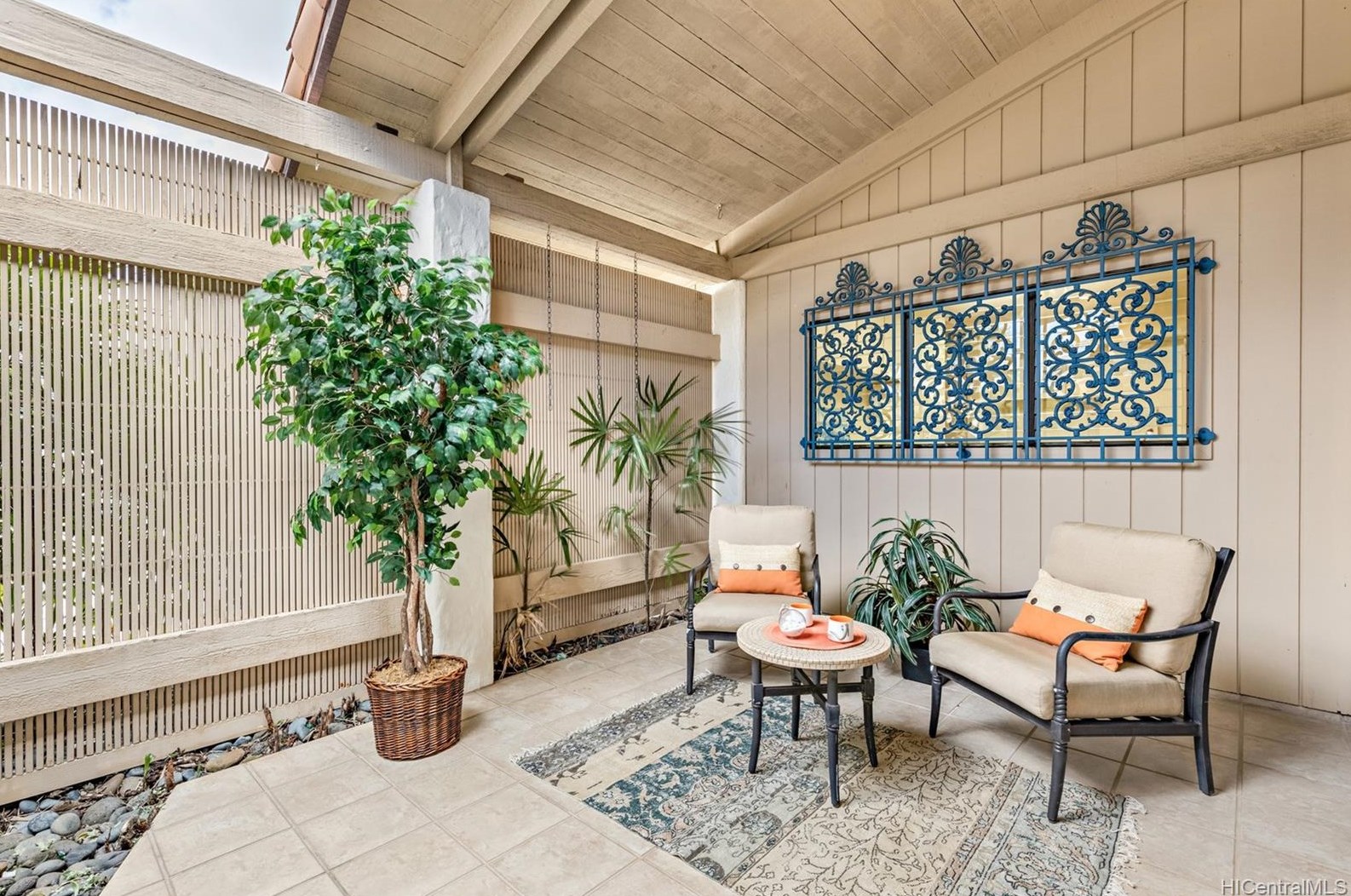 1065 Kaimoku Pl, Honolulu HI  96821-1438 exterior