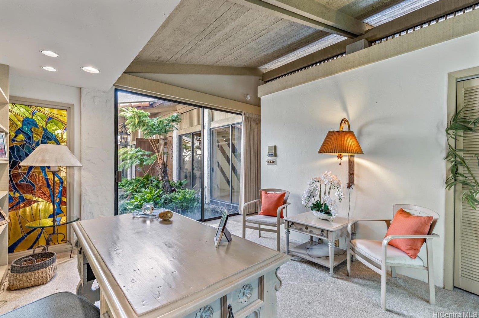 1065 Kaimoku Pl, Honolulu HI  96821-1438 exterior