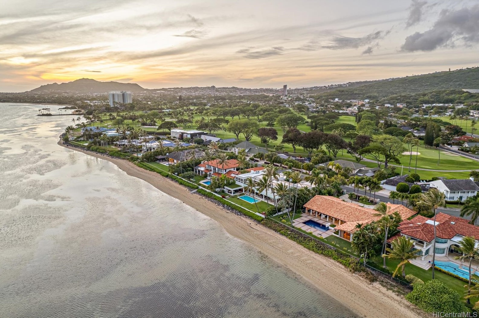 1065 Kaimoku Pl, Honolulu HI  96821-1438 exterior