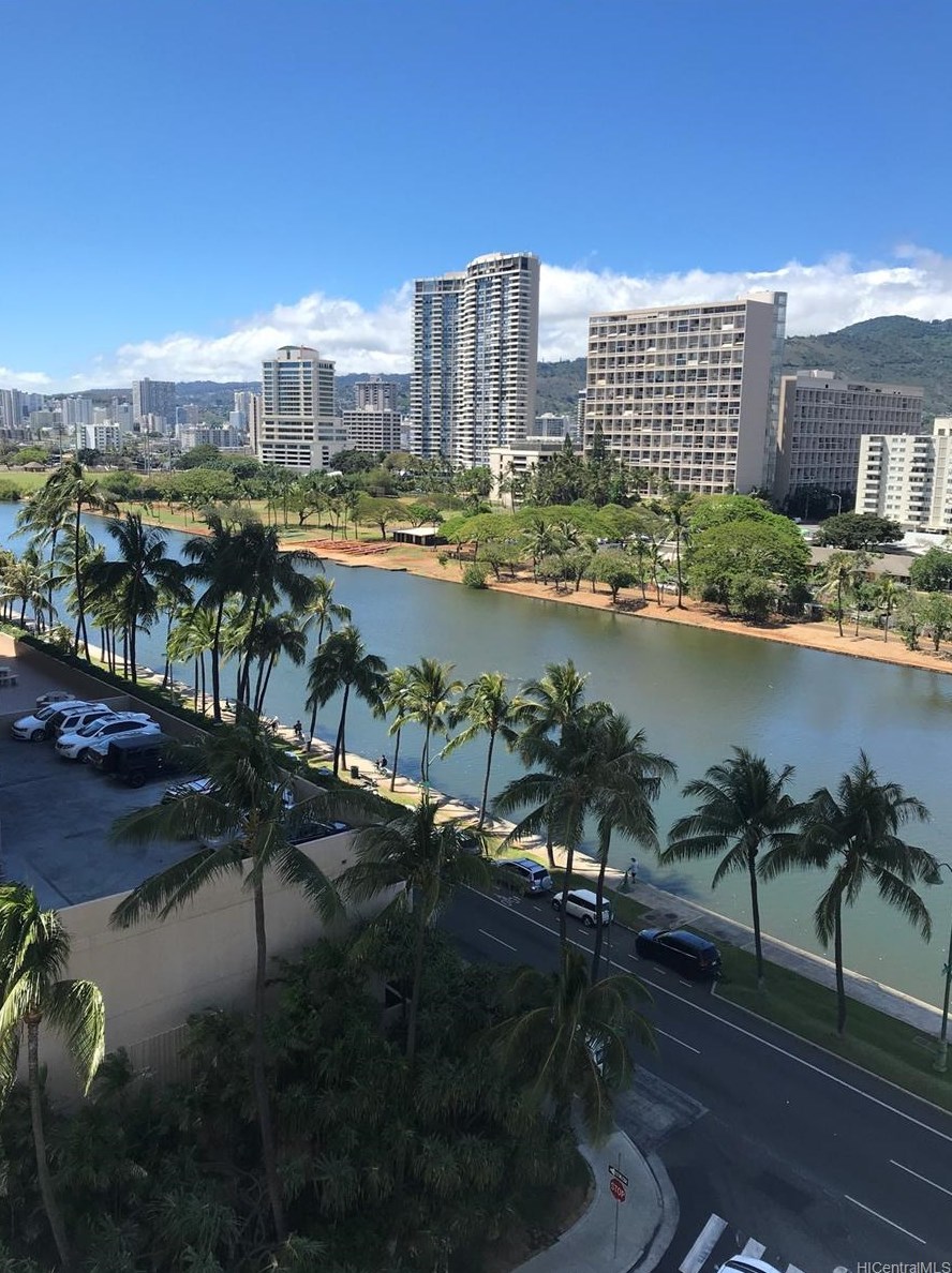 445 Kaiolu St, Honolulu HI  96815-2276 exterior