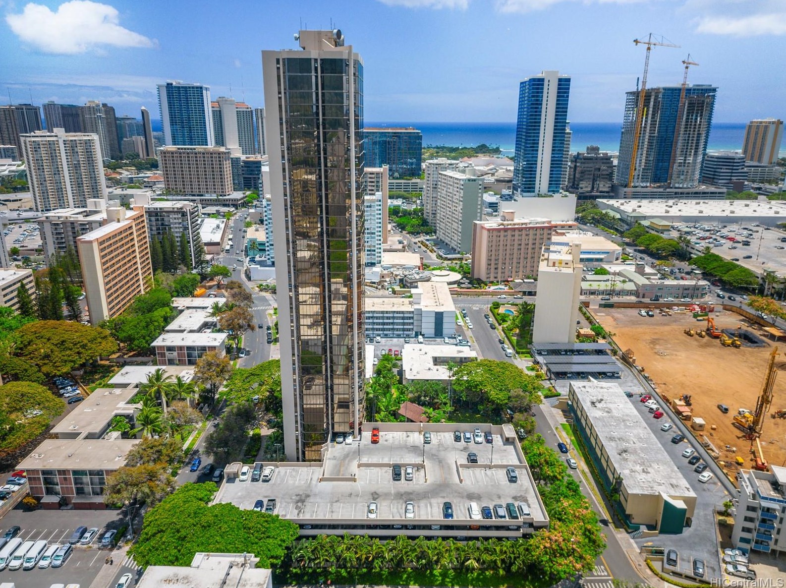 930 Kaheka St, Honolulu HI  96814-2454 exterior